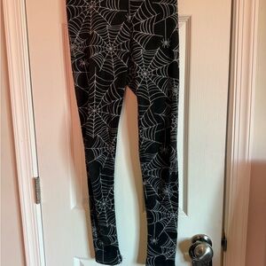 Intricate Black and White Web Pattern Leggings